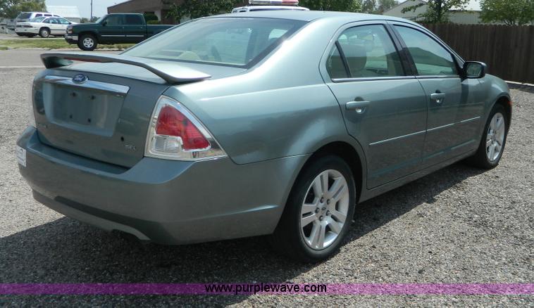 image for item B3848 2006 Ford Fusion SEL