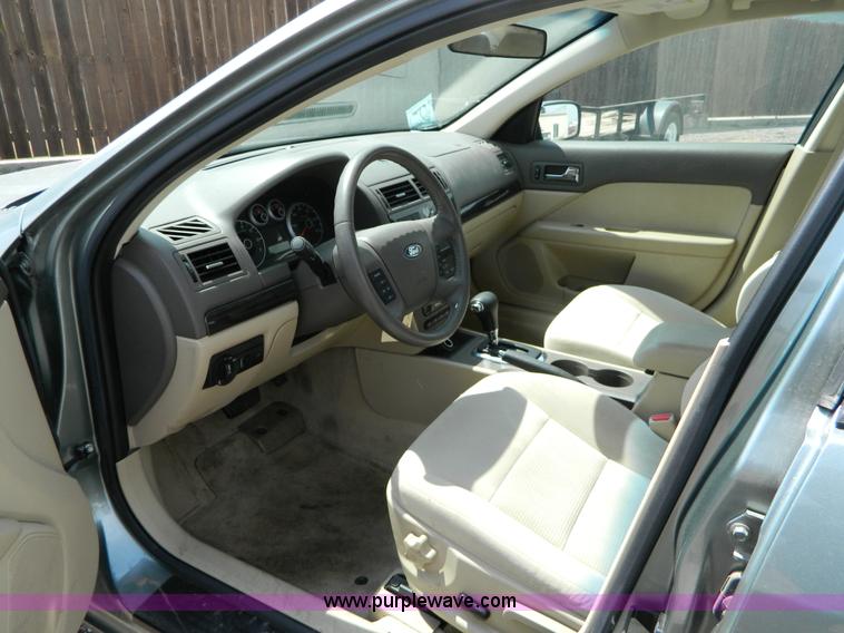image for item B3848 2006 Ford Fusion SEL