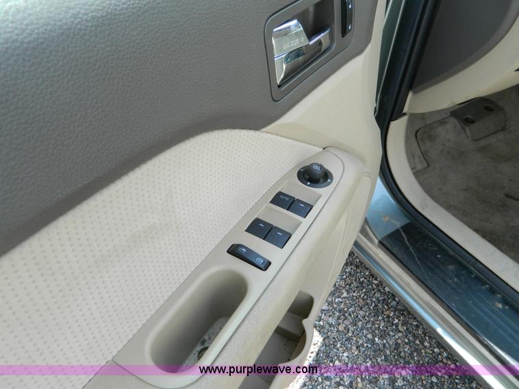 image for item B3848 2006 Ford Fusion SEL