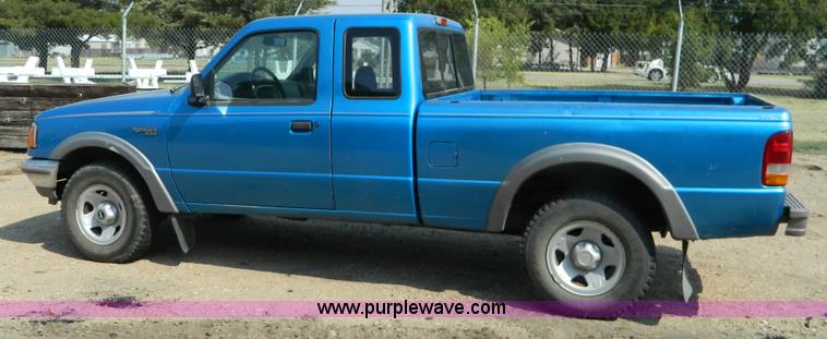 image for item B3854 1995 Ford Ranger SuperCab pickup truck