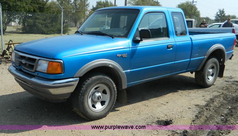image for item B3854 1995 Ford Ranger SuperCab pickup truck