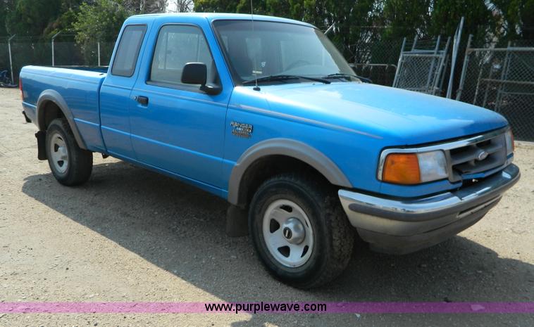 image for item B3854 1995 Ford Ranger SuperCab pickup truck