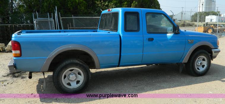 image for item B3854 1995 Ford Ranger SuperCab pickup truck