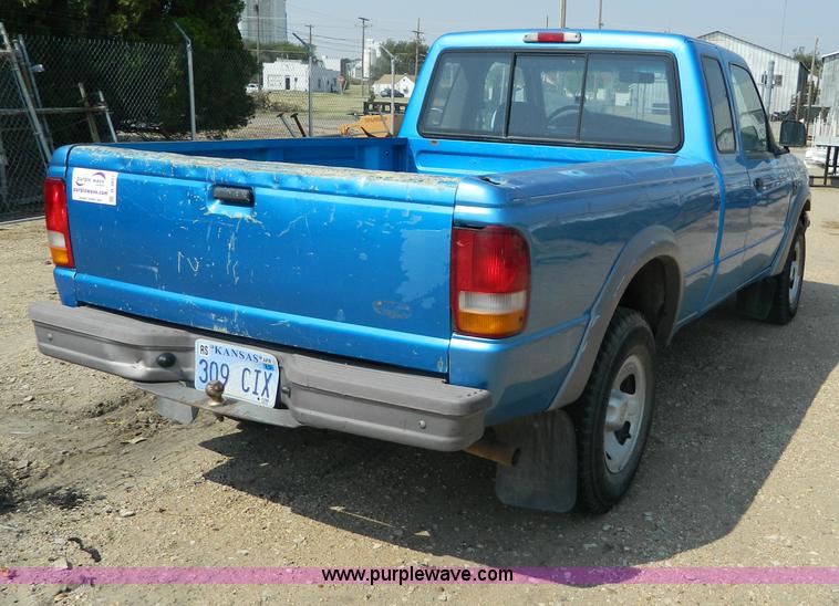 image for item B3854 1995 Ford Ranger SuperCab pickup truck