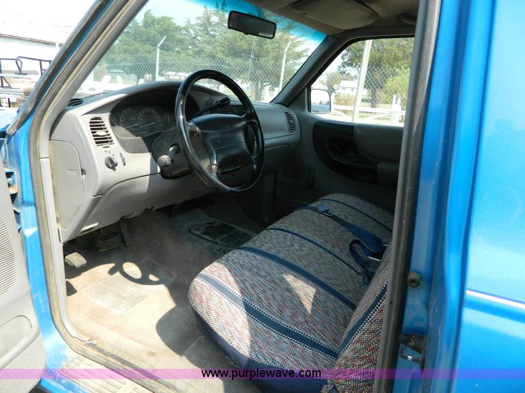 image for item B3854 1995 Ford Ranger SuperCab pickup truck