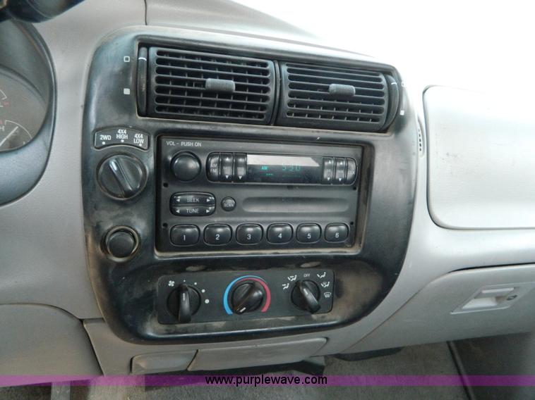 image for item B3854 1995 Ford Ranger SuperCab pickup truck