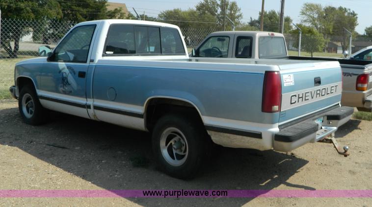image for item B3855 1992 Chevrolet 1500 pickup truck