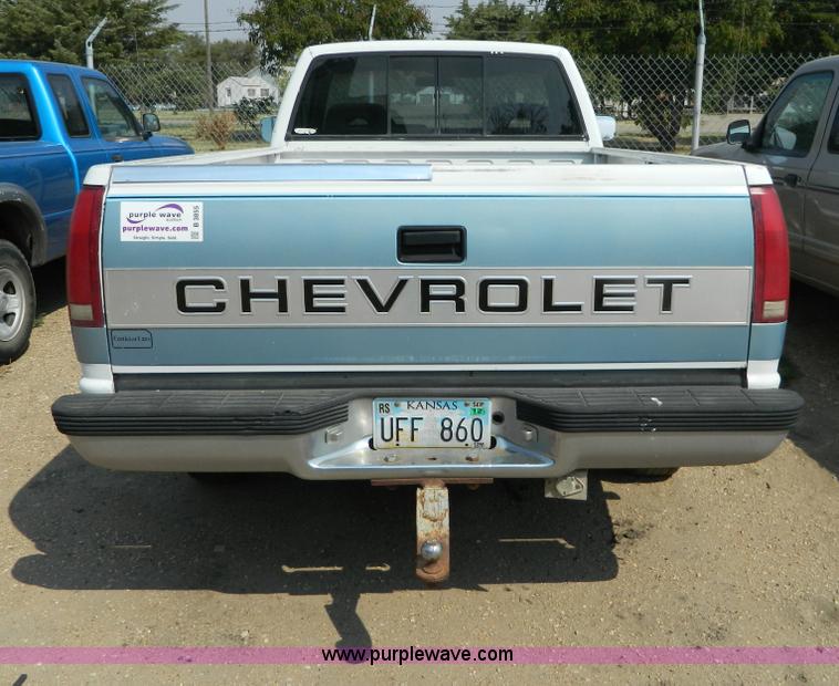 image for item B3855 1992 Chevrolet 1500 pickup truck