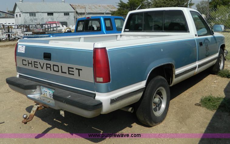 image for item B3855 1992 Chevrolet 1500 pickup truck