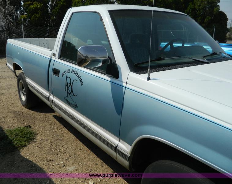 image for item B3855 1992 Chevrolet 1500 pickup truck