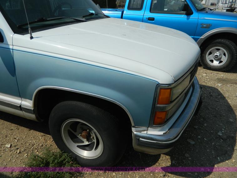 image for item B3855 1992 Chevrolet 1500 pickup truck