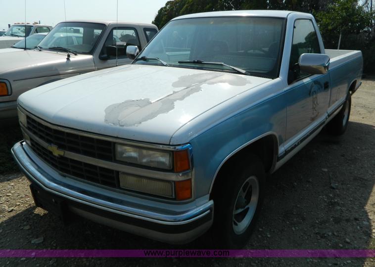 image for item B3855 1992 Chevrolet 1500 pickup truck