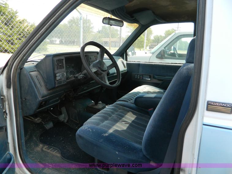 image for item B3855 1992 Chevrolet 1500 pickup truck