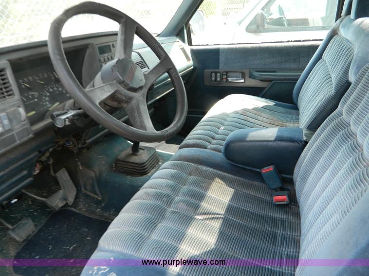 image for item B3855 1992 Chevrolet 1500 pickup truck