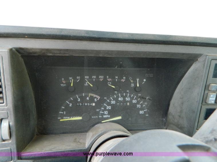 image for item B3855 1992 Chevrolet 1500 pickup truck