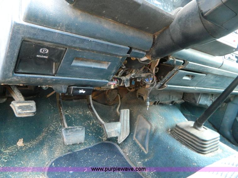 image for item B3855 1992 Chevrolet 1500 pickup truck