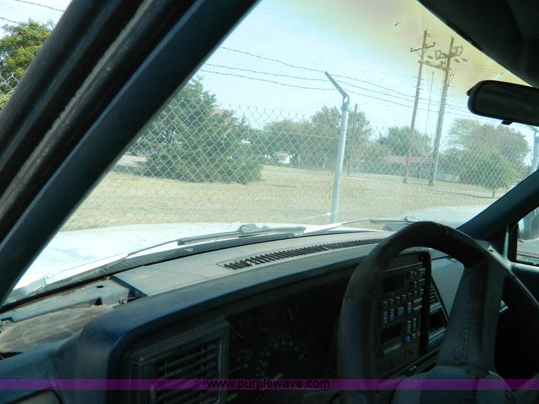 image for item B3855 1992 Chevrolet 1500 pickup truck