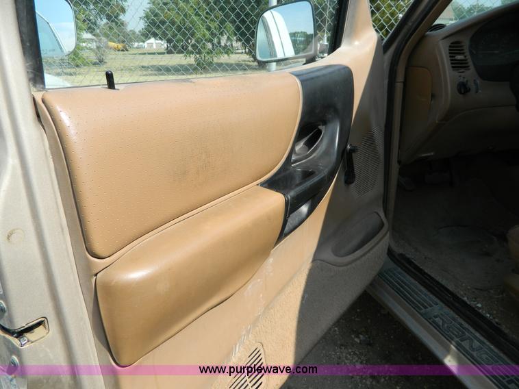 image for item B3856 1996 Ford Ranger STX SuperCab pickup truck