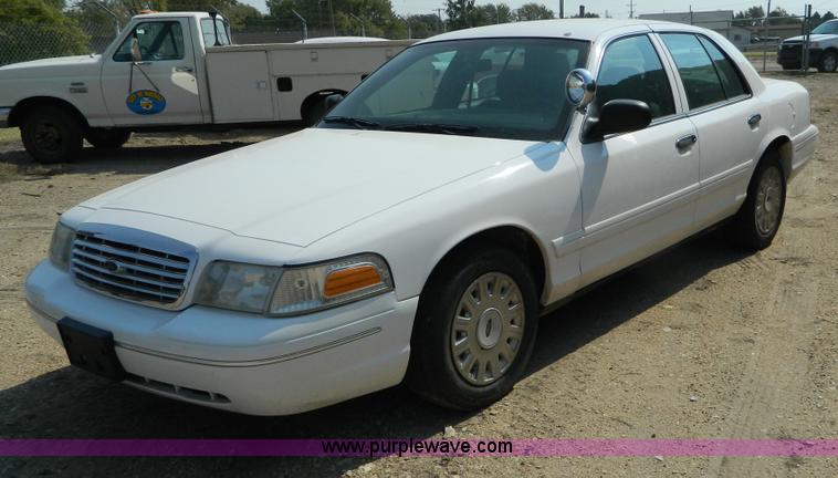image for item B3857 2004 Ford Crown Victoria