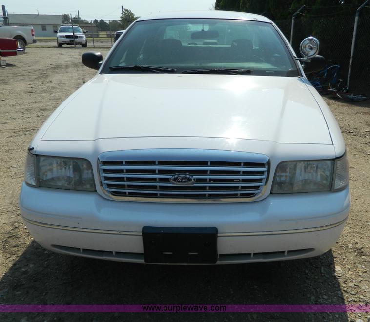 image for item B3857 2004 Ford Crown Victoria