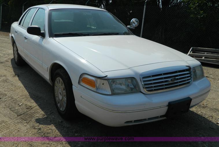 image for item B3857 2004 Ford Crown Victoria