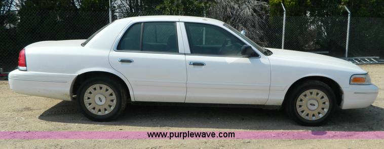image for item B3857 2004 Ford Crown Victoria