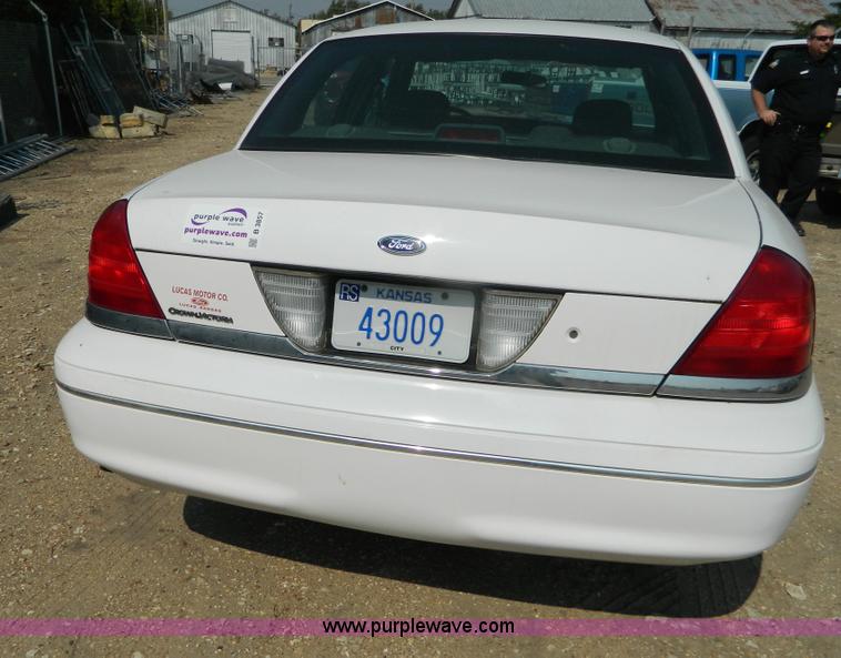 image for item B3857 2004 Ford Crown Victoria