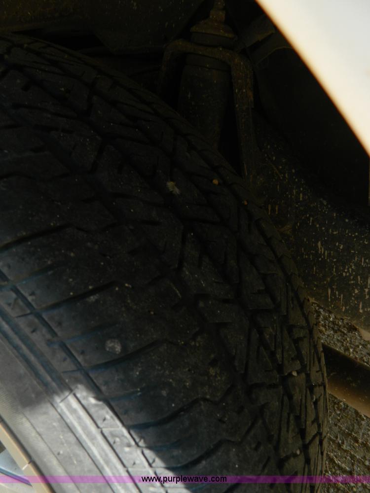 image for item B3857 2004 Ford Crown Victoria