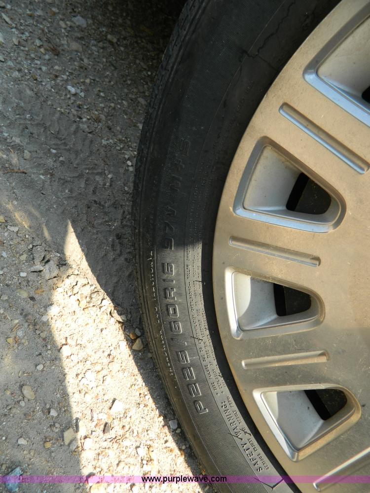 image for item B3857 2004 Ford Crown Victoria