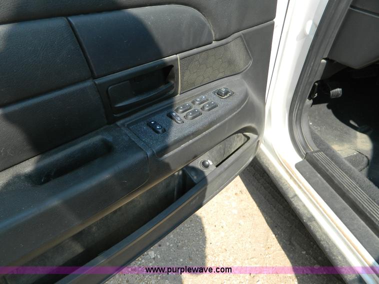 image for item B3857 2004 Ford Crown Victoria