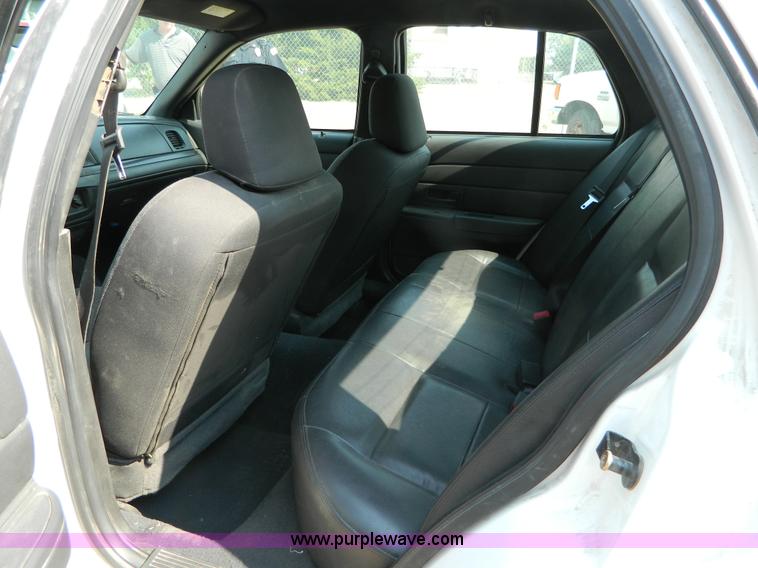 image for item B3857 2004 Ford Crown Victoria