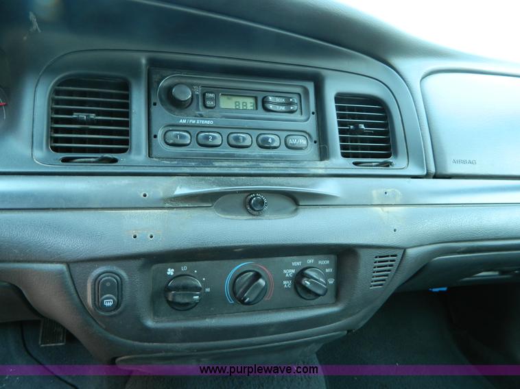 image for item B3857 2004 Ford Crown Victoria