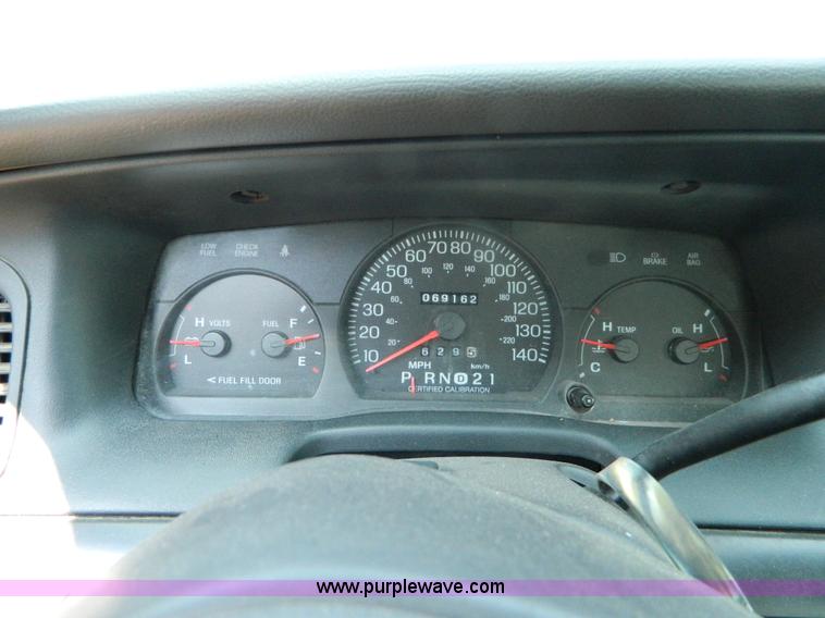 image for item B3857 2004 Ford Crown Victoria