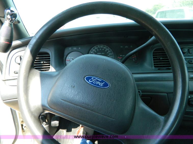 image for item B3857 2004 Ford Crown Victoria