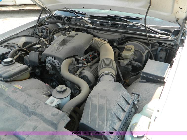 image for item B3857 2004 Ford Crown Victoria