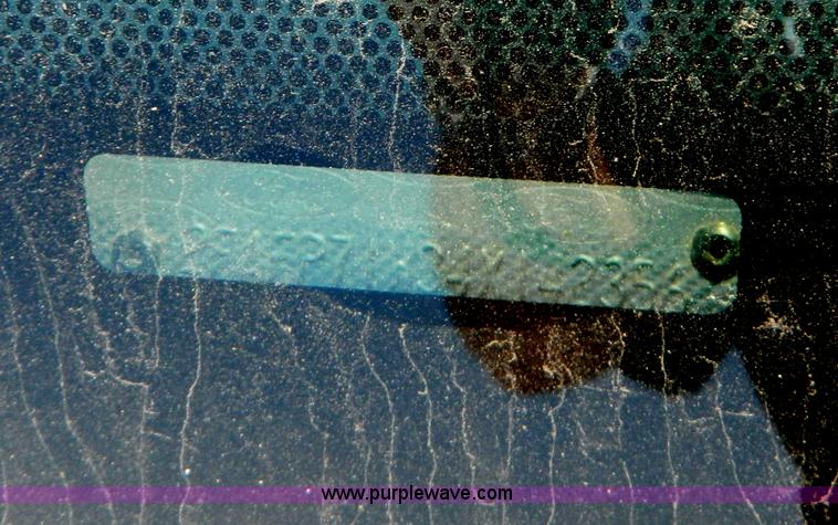 image for item B3857 2004 Ford Crown Victoria