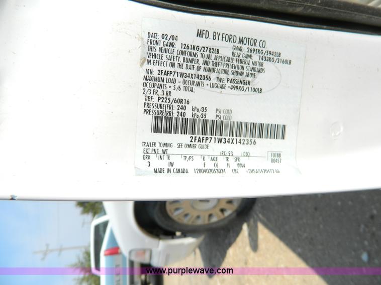 image for item B3857 2004 Ford Crown Victoria