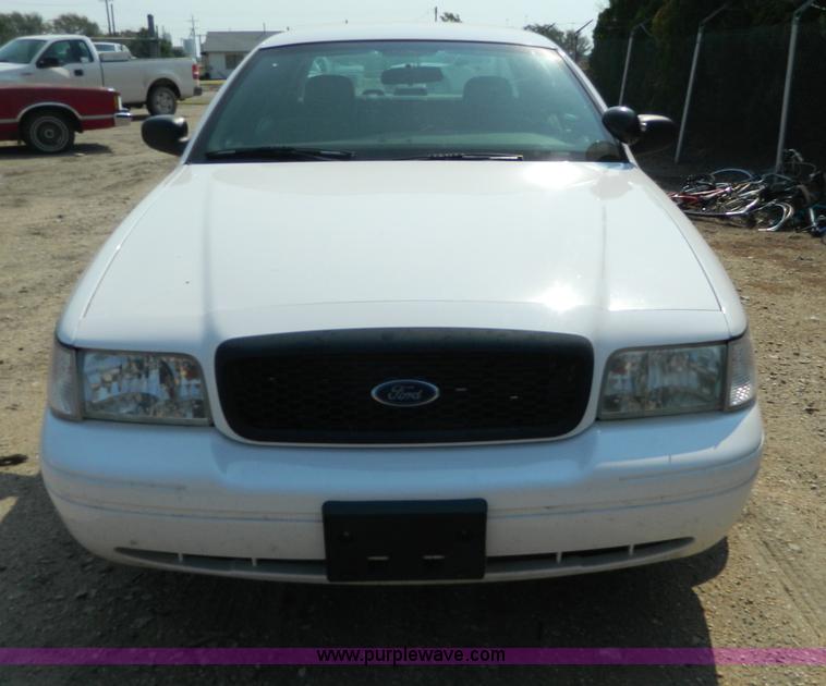 image for item B3858 2003 Ford Crown Victoria