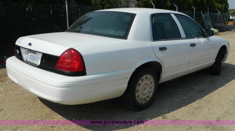 image for item B3858 2003 Ford Crown Victoria