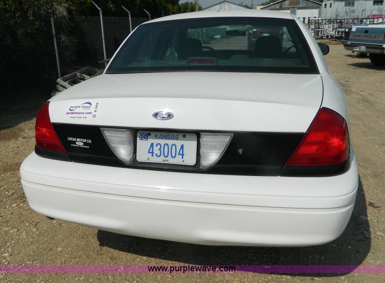 image for item B3858 2003 Ford Crown Victoria
