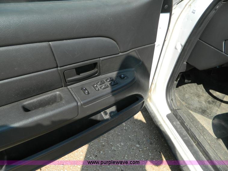 image for item B3858 2003 Ford Crown Victoria