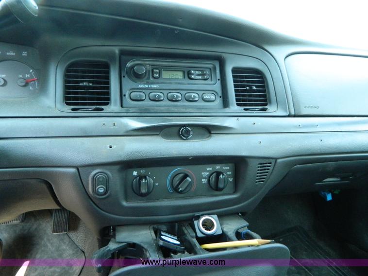 image for item B3858 2003 Ford Crown Victoria