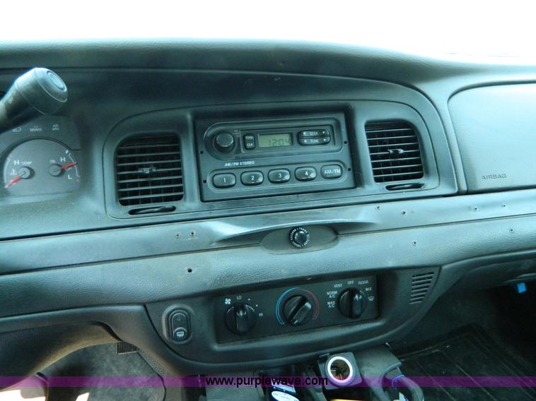 image for item B3858 2003 Ford Crown Victoria