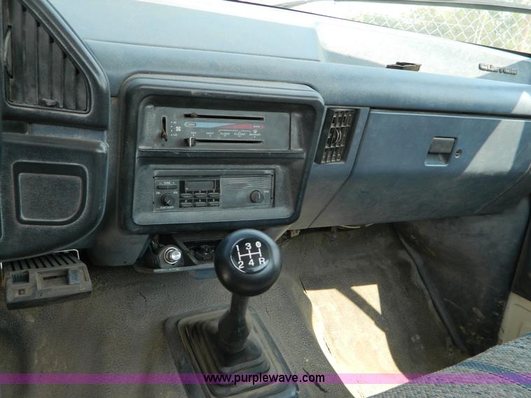 image for item B3859 1991 Ford F350 Custom utility pickup truck