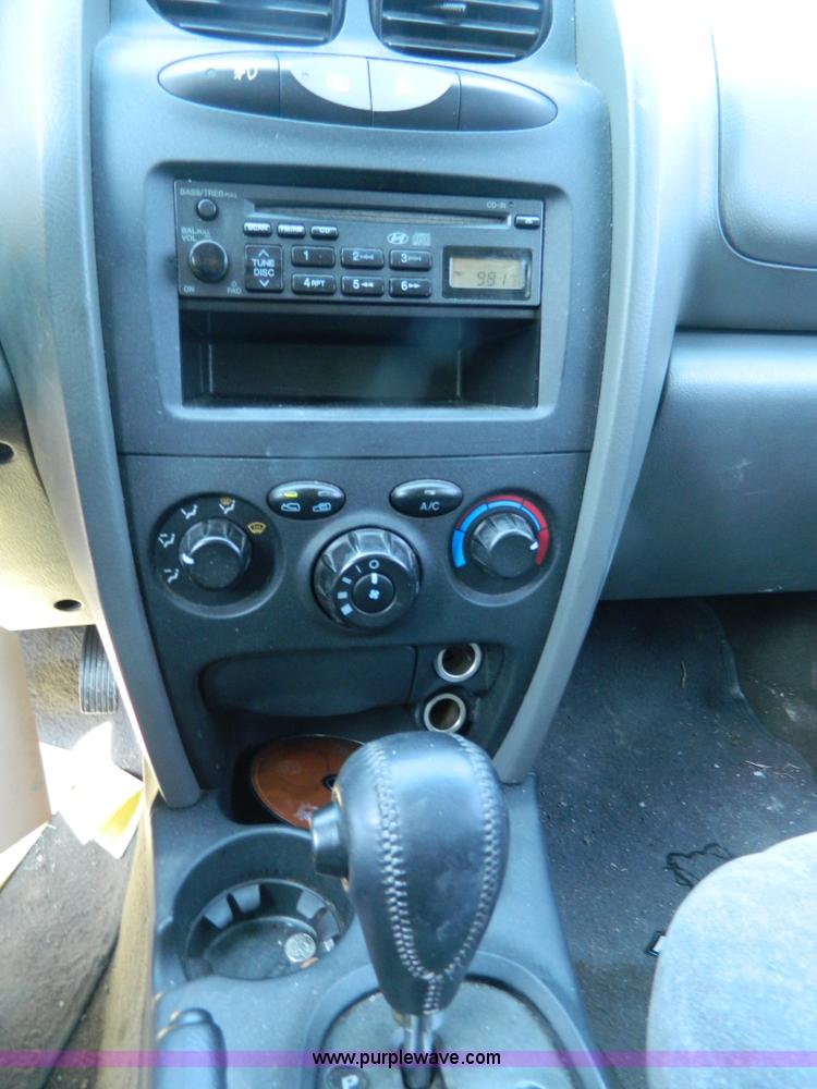 image for item B3860 2001 Hyundai Santa Fe GLS SUV