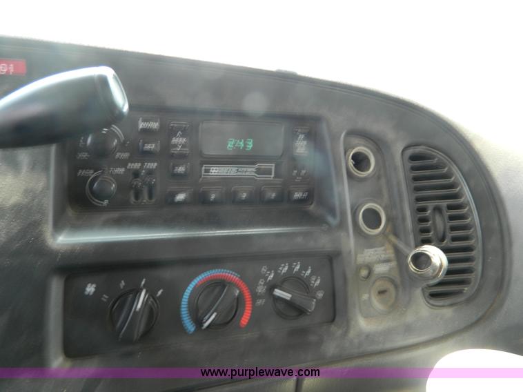 image for item B3862 2001 Dodge Ram B2500 cargo van