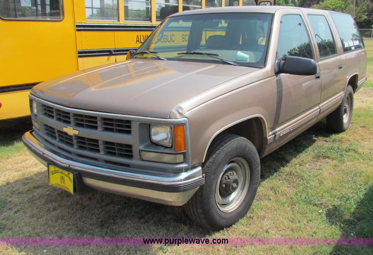 image for item B7397 1995 Chevrolet Suburban 2500 SUV