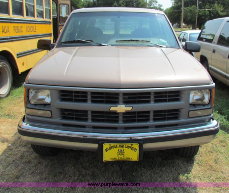 image for item B7397 1995 Chevrolet Suburban 2500 SUV