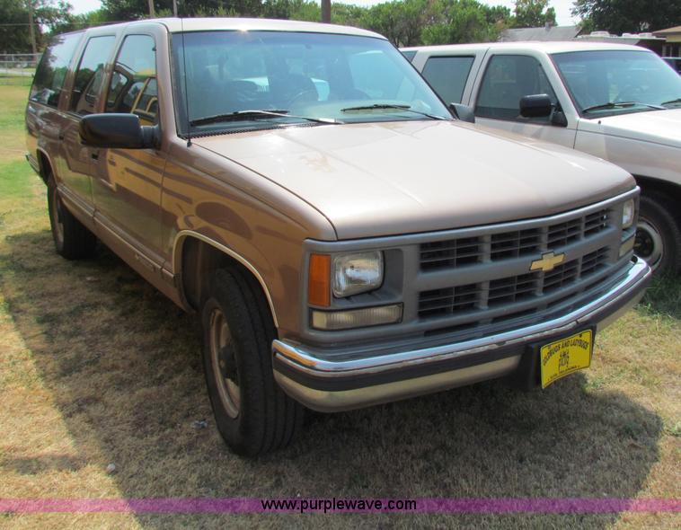 image for item B7397 1995 Chevrolet Suburban 2500 SUV