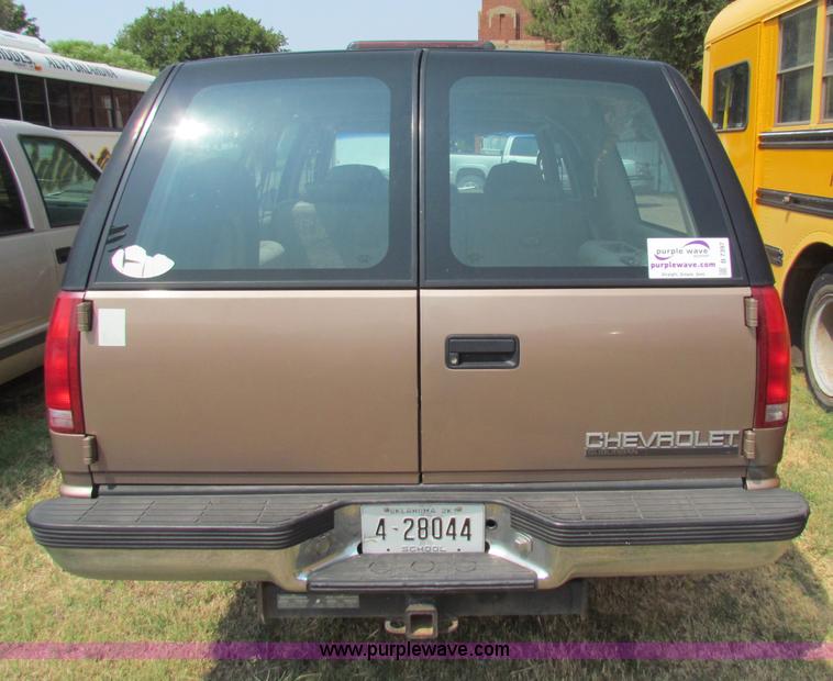 image for item B7397 1995 Chevrolet Suburban 2500 SUV